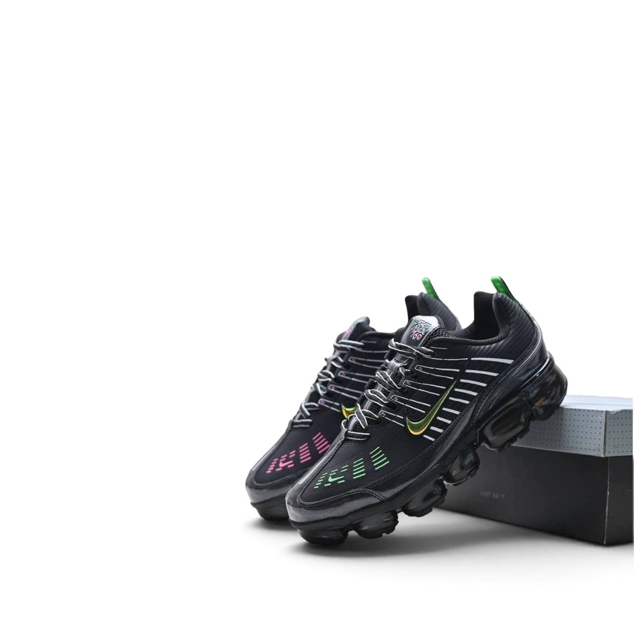 Маратонки Air VaporMax 360 Black Green Strike Pink Blast